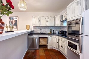 Private kitchen - Superbe appartement place des lices (Saint-Tropez)