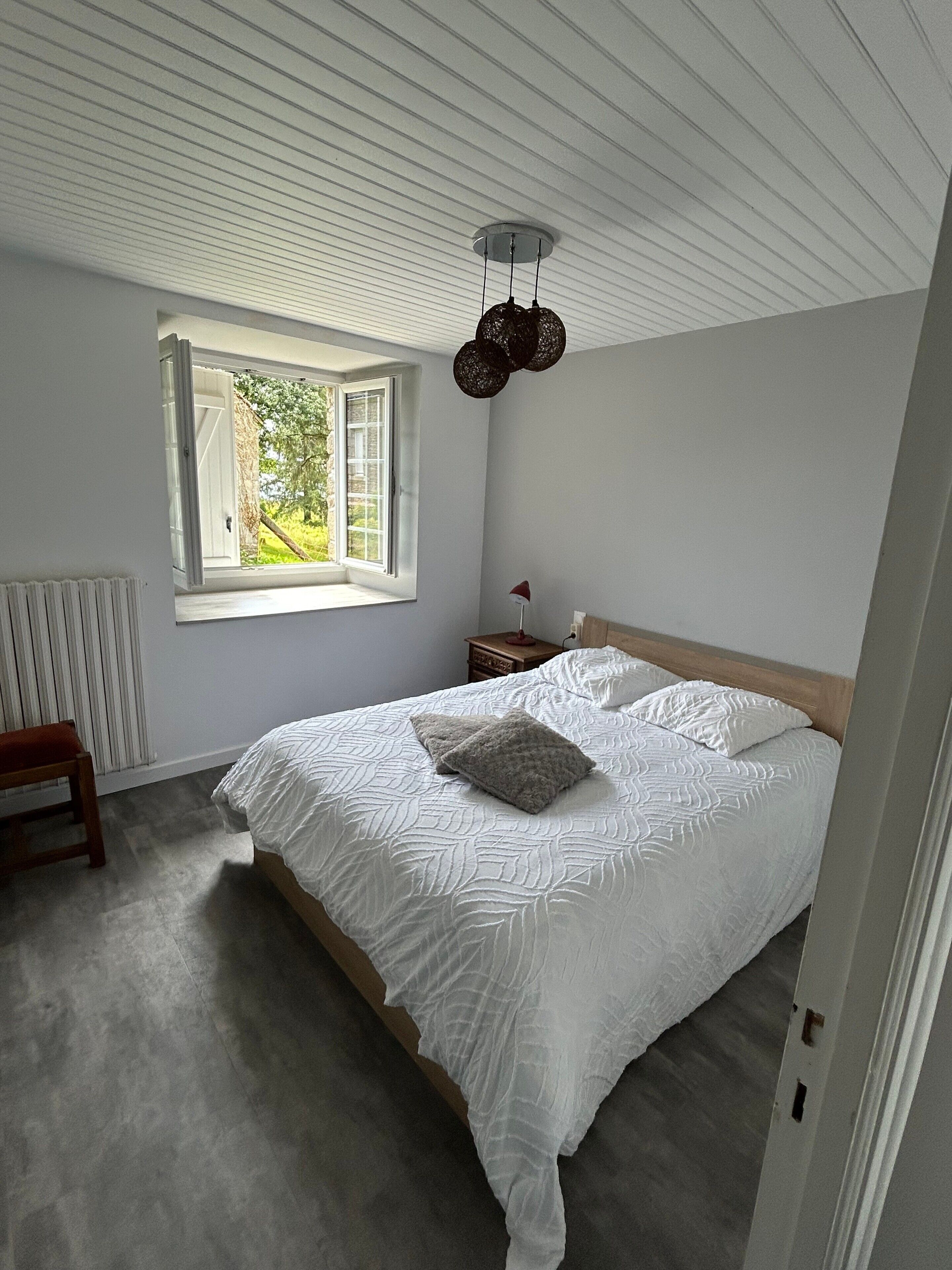 2 slaapkamers, een strijkplank/strijkijzer, wifi, beddengoed