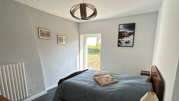 2 slaapkamers, een strijkplank/strijkijzer, wifi, beddengoed