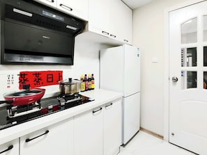 Private kitchen - Shanghai Hills & Linghu's Cozy 3-BedHome (Shanghai)