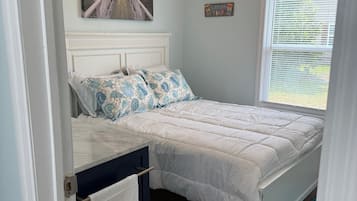 3 bedrooms, iron/ironing board, WiFi, bed sheets