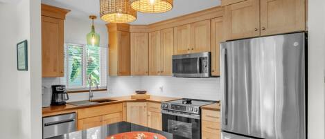 Fridge, microwave, stovetop, dishwasher