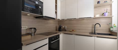Standard Apartment, 2 Bedrooms, Microwave (Seaview and Terrace Apartment La Vita) | Private kitchen