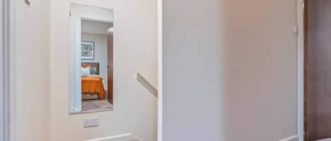 3 bedrooms, desk, iron/ironing board, WiFi