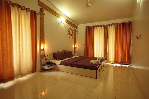 Comfort Apartment, Balcony, Garden View - Anandvan Holiday Homes (Wai)