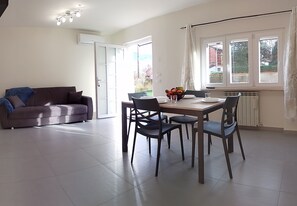 Dining - Bright apartment in a villa with a private garden, just a few minutes from Lucca (Marlia Capannori)