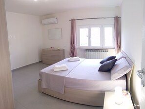Room - Bright apartment in a villa with a private garden, just a few minutes from Lucca (Marlia Capannori)