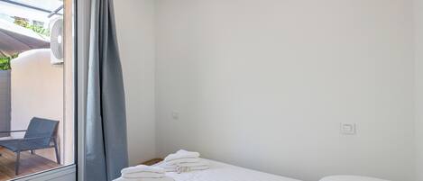 2 habitaciones, tabla de planchar con plancha, wifi y ropa de cama