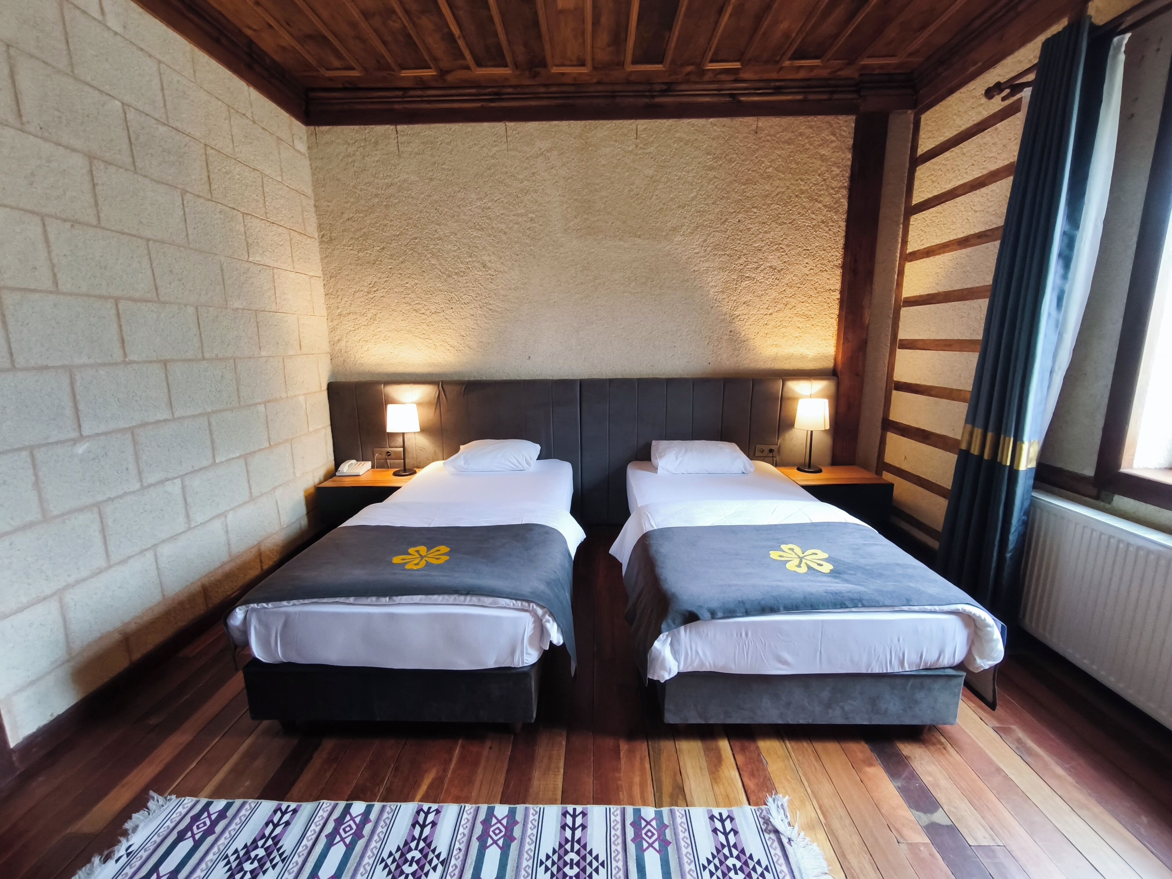 Quarto duplo standard | Escrivaninha, Wi-Fi de cortesia