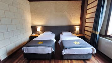 Standard Twin Room | Desk, WiFi (free)