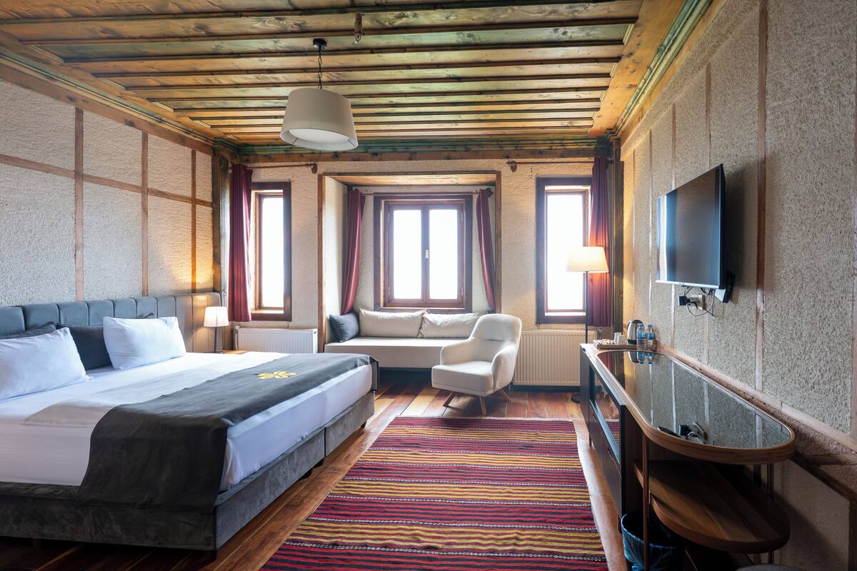Comfort Double Room | Desk, WiFi (free)