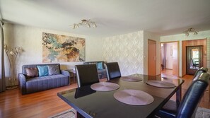 Departamento, balcón, vista a la montaña | Restaurantes