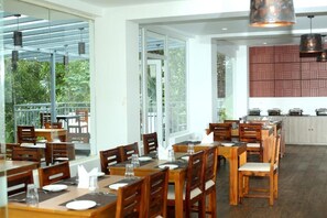 Dining - Winter Note Resort (Anachal)