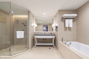 Amenidades de baño gratuitas, secadora de cabello, pantuflas, toallas 