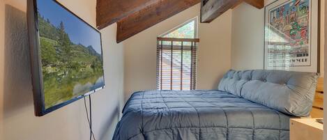 3 bedrooms, iron/ironing board, WiFi, bed sheets