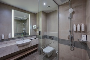 Dusche, Regendusche, Haartrockner, Handtücher