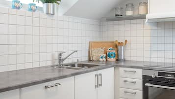 Fridge, microwave, oven, dishwasher