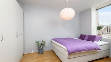 3 bedrooms, WiFi (free), bed sheets