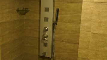 Ducha, artículos de tocador gratuitos, jabón, shampoo