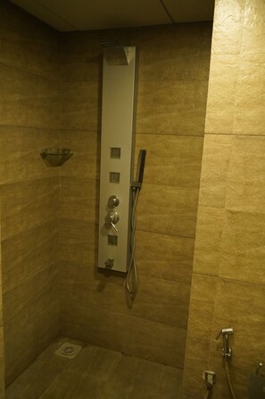 Shower, free toiletries, soap, shampoo - Wow Studio at Weekend Address (Surat)