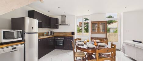 Coffee/tea maker, fridge, microwave, oven