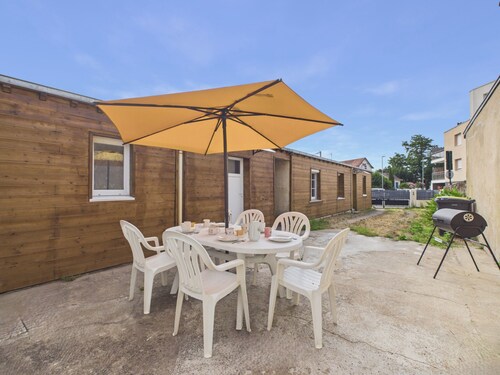 Maison et  jardin – Centre & plage à pied – 5 pers