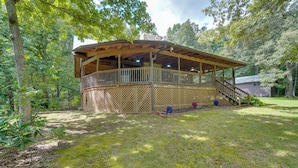 A wooden deck with a railing, surrounded by a grassy yard and trees. - Fire Pit & Lake Access! Crossville Group Escape (Crossville)