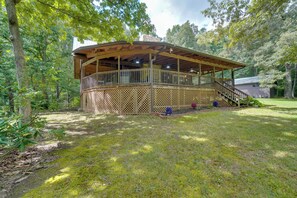 A wooden deck with a railing, surrounded by a grassy yard and trees. - Fire Pit & Lake Access! Crossville Group Escape (Crossville)