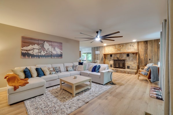 House (4 Bedrooms) | Front of property - Fire Pit & Lake Access! Crossville Group Escape (Crossville)
