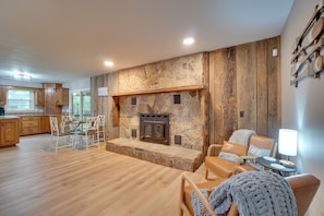 House (4 Bedrooms) | Interior - Fire Pit & Lake Access! Crossville Group Escape (Crossville)