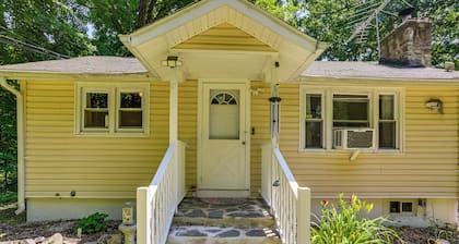 Wooded Highland Lakes Cabin Near Mountain Creek