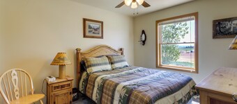 Hot Tub, Orchard & Grand Mesa Views! Dream Home!