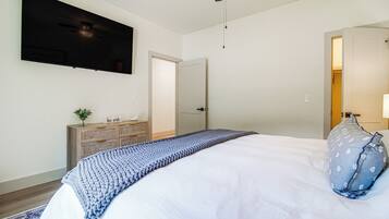 House (5 Bedrooms) | Interior