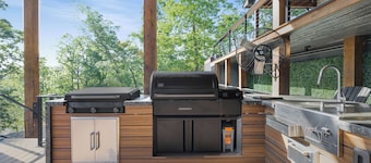 Lake Views, Big Deck, Hot Tub, Fire Pit, Game Room