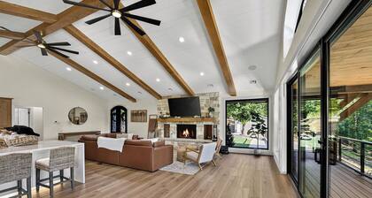 Lake Views, Big Deck, Hot Tub, Fire Pit, Game Room