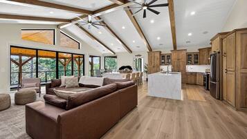 House (5 Bedrooms) | Interior