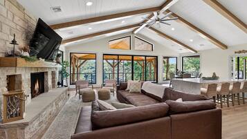 House (5 Bedrooms) | Interior