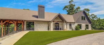 Lake Views, Big Deck, Hot Tub, Fire Pit, Game Room