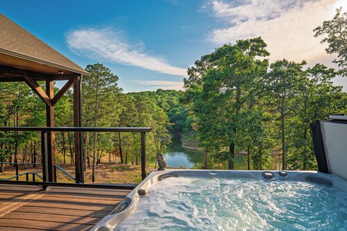 Lake Views, Big Deck, Hot Tub, Fire Pit, Game Room