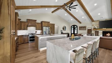 Rumah (5 Bedrooms) | Interior