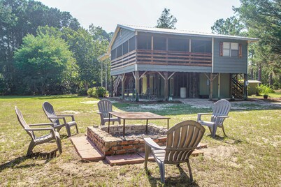 Fishing Pond & Screened Deck 'mourning Dove Lodge'