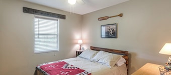Fishing Pond & Screened Deck 'mourning Dove Lodge'