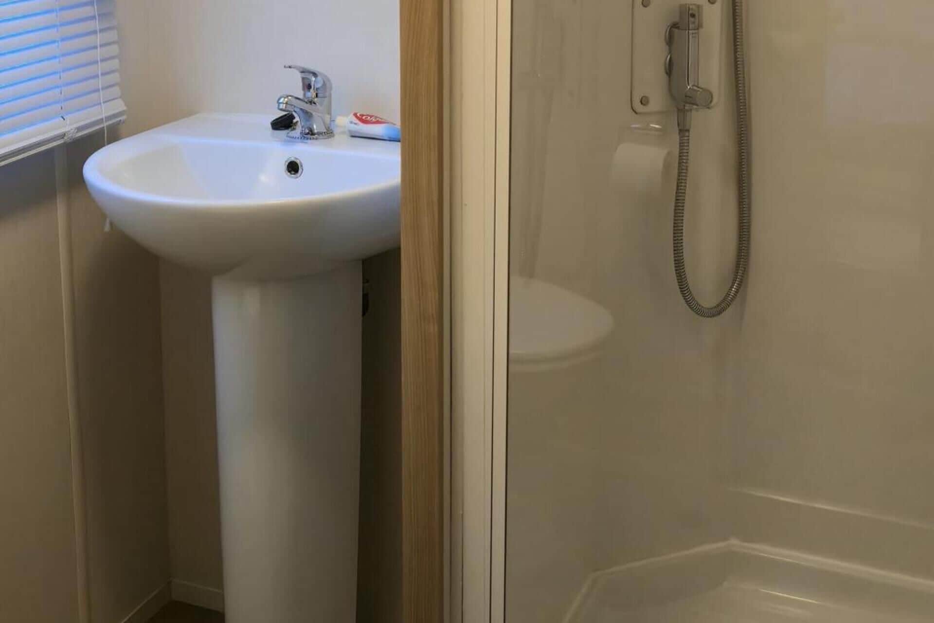 Shower, towels