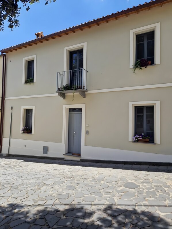 Exterior - Exclusive Guest House with Terrace, Slow Tourism in Authentic Alta Marmilla, Breakfast Included (Sini)