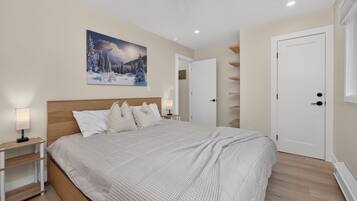 Travel crib, internet, bed sheets