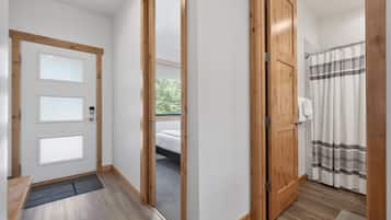 4 habitaciones, cuna de viaje, wifi gratis y ropa de cama