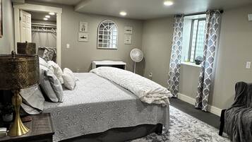 3 bedrooms, desk, iron/ironing board, travel crib