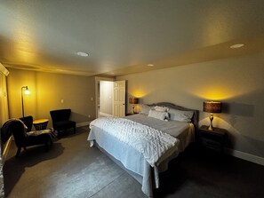 3 habitaciones, tabla de planchar con plancha, wifi y ropa de cama 