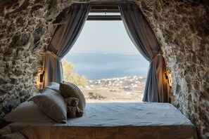 Suite, piscine privée | Coffres-forts dans les chambres, chambres insonorisées