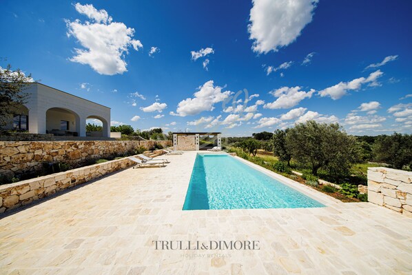 Seasonal outdoor pool, pool loungers - TD Villa Antonia - Hidden Citrus Retreat (Ostuni)